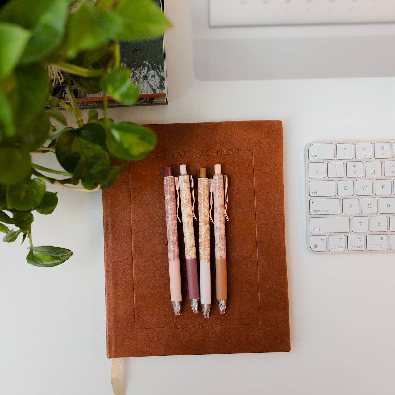 Floral Lace Pen Set